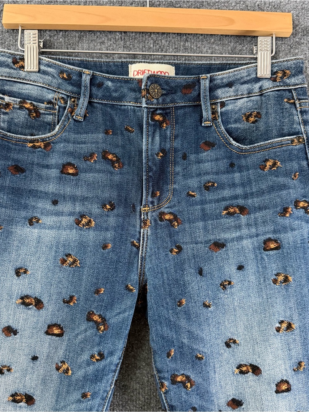 Driftwood Womenβs Jackie Embroidered Cheetah Skinny Jeans Size 29 Blue pockets - Picture 4 of 10
